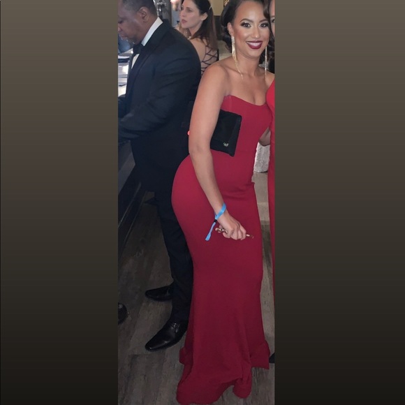 Evening gown dress. Only worn once - Picture 2 of 3